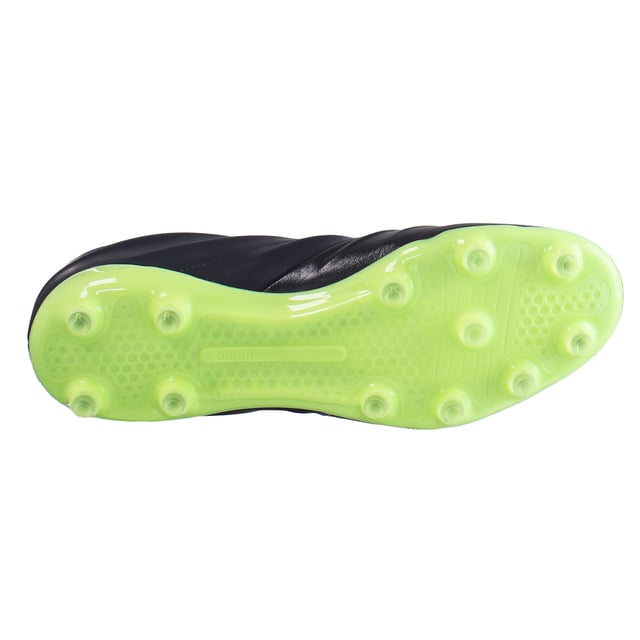 You're always looking for ways to up your game. So are we. The King Pro is made for modern playmakers. These boots feature the all-new KINGForm technology, which is a rib structure fused to super soft K-Leather in key contact areas. What does that mean on the pitch? Increased touch and increased responsiveness. Comfortable, giving plenty of freedom of movement, these are the boots that will lead your team to victory. 

DETAILS 
Low boot 
Super soft premium K-leather upper for sensational feeling 
KINGForm technology in key contact areas to increase touch and responsiveness 
Lightweight TPU outsole for exceptional freedom of movement and support 
FG: Firm Ground 
Mesh tongue for comfortable fit 
Integrated heel counter for premium support and lock-down
