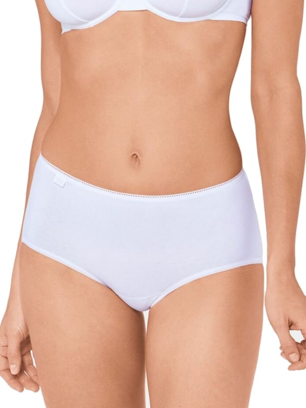Sloggi 24/7 Cotton Midi brief in White. With wider side parts, a low cut and flat seams. Product is made of 96% Cotton, 4% Elastane and is machine washable.