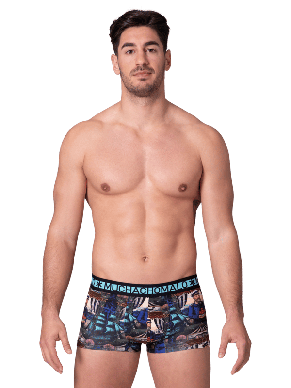 Die Boxershorts/Unterhosen von Muchachomalo sitzen wie angegossen und sind aus hochwertiger Baumwolle gefertigt. Ein weicher, elastischer Bund mit Logo aus Mikrofaserstoff sorgt für zusätzlichen Komfort.  Spezifikationen • 2 Stück • Normale Passform • Flache Nähte für zusätzlichen Komfort • Weicher Bund mit Muchachomalo-Logo  Wartung • Bei 30 Grad waschen • Nicht im Trockner trocknen • Bei mittlerer Hitze bügeln (2 Punkte)  Warum Muchachomalo? Muchachomalo arbeitet nur mit Fabriken zusammen, die BSCI- und OEKO-TEX-zertifiziert sind. Ziel dieser Fabriken ist es, die Arbeitsbedingungen kontinuierlich zu verbessern. Sie kämpfen für das Recht, eine Gewerkschaft zu gründen, für sichere Arbeitsbedingungen und sind gegen Zwangs- und Kinderarbeit. Sie ermöglichen es Verbrauchern und Unternehmen außerdem, verantwortungsvolle Entscheidungen zu treffen, die unseren Planeten für zukünftige Generationen schützen.