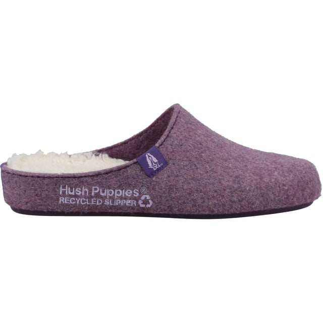 Proudly crafted from 90% Recycled polyester upper and lining. The Good Slipper is a must have this season with its super soft organic cotton sock and 100% recycled foam bed. Made with a durable natural rubber sole for added grip and extra comfort