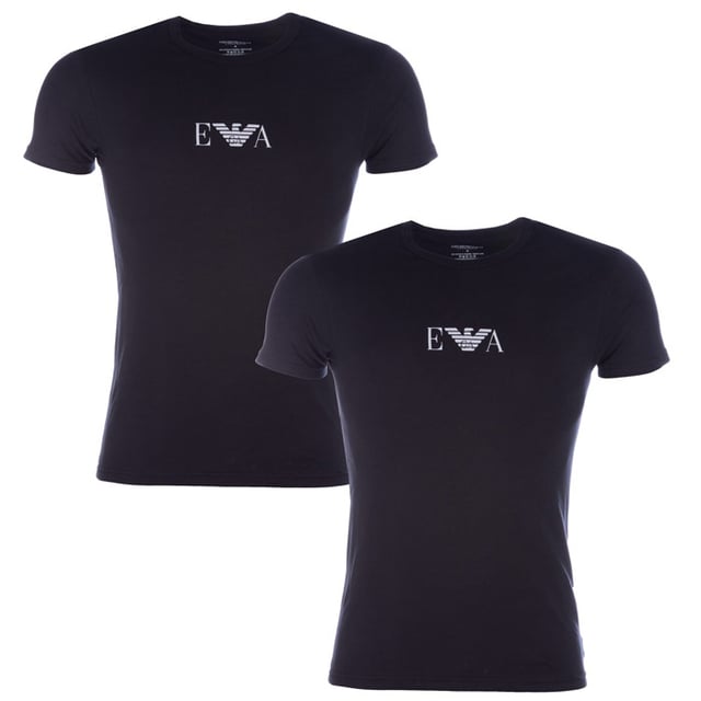 Armani 2 Pack T-shirt voor heren in zwart.<BR><BR>- Twee-pack gepresenteerd in een Armani doos.<BR>- Stretch katoen.<BR>- Ronde hals.<BR>- Korte mouwen. <BR>- Bedrukt merk op de borst.<BR>- Maat van schouder tot zoom: ongeveer 27 centimeter.<BR>- 95% katoen 5% elastaan. Machinewasbaar.<BR>- Ref 111267 CC715 07320<BR><BR>Maten alleen ter referentie.