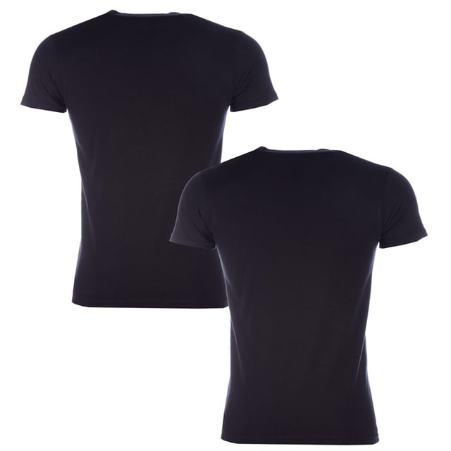 Armani 2 Pack T-shirt voor heren in zwart.<BR><BR>- Twee-pack gepresenteerd in een Armani doos.<BR>- Stretch katoen.<BR>- Ronde hals.<BR>- Korte mouwen. <BR>- Bedrukt merk op de borst.<BR>- Maat van schouder tot zoom: ongeveer 27 centimeter.<BR>- 95% katoen 5% elastaan. Machinewasbaar.<BR>- Ref 111267 CC715 07320<BR><BR>Maten alleen ter referentie.