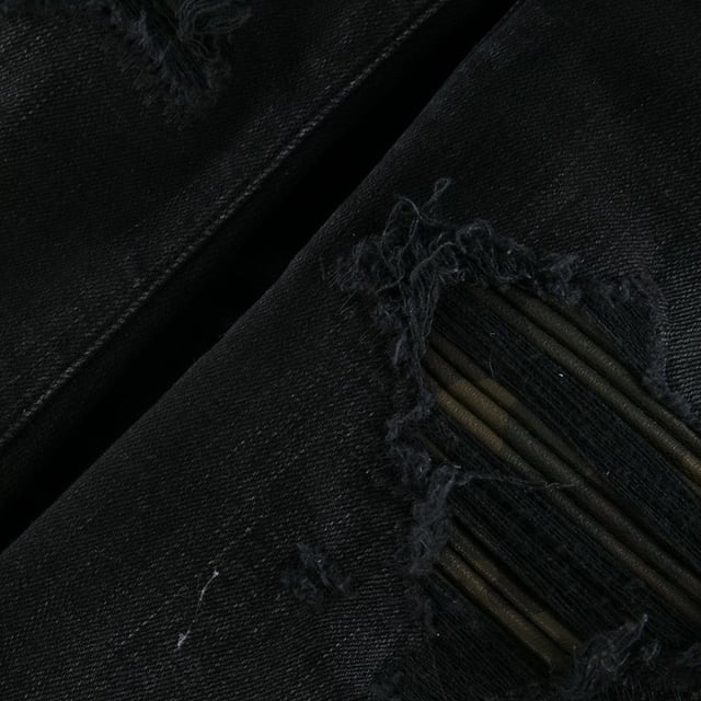 Experimenta lo último en diseño moderno con nuestros vaqueros. Eleva tu estilo con estos innovadores vaqueros que seguro que llamarán la atención. Perfectos para las personas que buscan destacar entre la multitud y causar una impresión duradera. Skinny Fit 92% Algodón, 6% Elastomultiester, 2% Elastano, Amiri Negro Jeans Marca Insignia Amiri en relieve Estilo - PF22MDS028 23