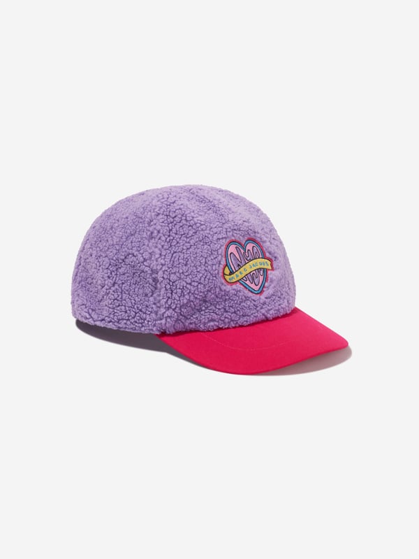 Marc Jacobs capture the fearless New York attitude and utilitarian work ethic in their aesthetic portraits. This girls violet cap has been projected in a Borg material with detailed branded embroidery on the front for a charming innovative edge.‚ Bicolour Faux Shearling Cap‚ Fancy MARC JACOBS Branded Embroidery On Front‚ Adjustable Plastic Closure System On BackMarc Jacobs : Kids Head SizeAge: 2Y 50cmAge: 3Y 50cmAge: 4Y 52cmAge: 5Y 52cmAge: 6Y 52cmAge: 8Y 31-34cmAge: 10Y 31-34cmAge: 12Y 35-38cmAge: 12+ Y 35-38cm