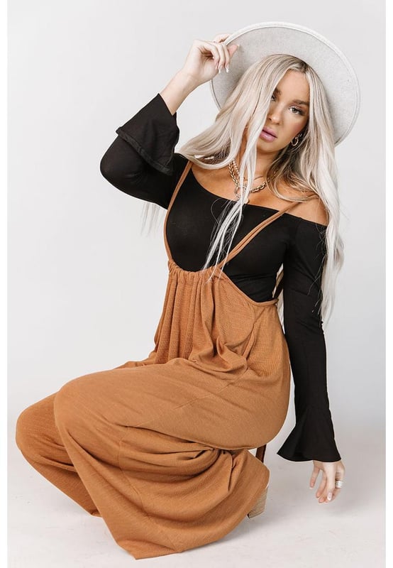 High Rise Wide Leg Suspender Pants
  Quality materials
  Flattering high-rise waist
  Sophisticated wide leg design
  Unique and trendy suspenders
  Versatile for any occasion
  Elevate your fashion game