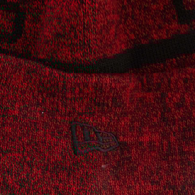 New Era Chicago Bulls Jake Cuff Knit Bobble Hat in red.- Bobble on top.- Cuffed knit.- Embossed graphics.- 90% Polyester  10% Wool.- Ref: 60424795