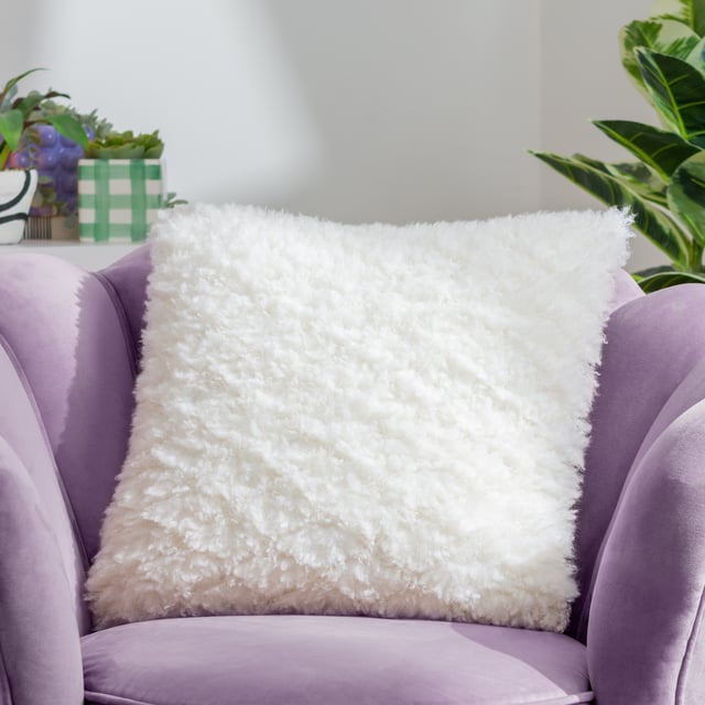 Give your room a bold boost. From dreamy cream for a neutral look to shocking shades that bring the drama, look no further. The Fluff Ball cushion is made from ridiculously soft faux fur statement fabric and is finished with a complementing velvet reverse. Perfect for those who love an injection of colour.