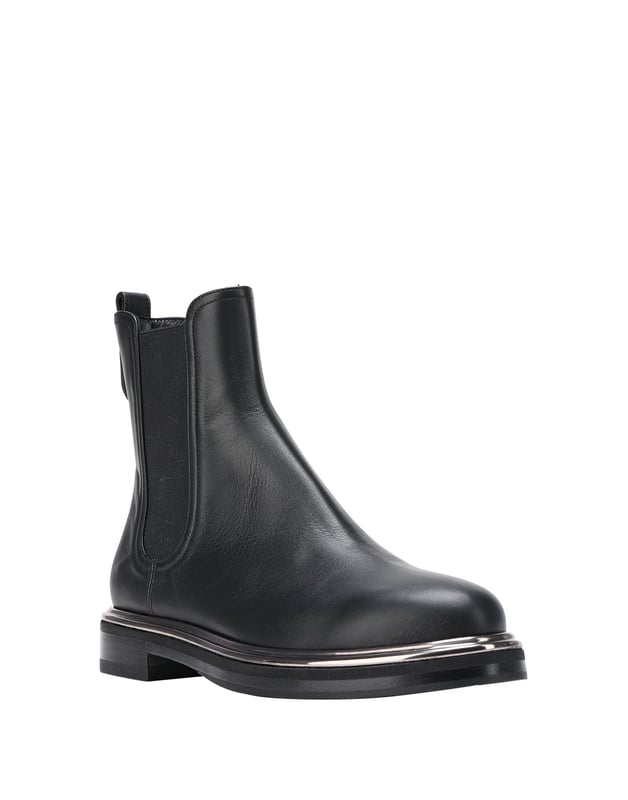 logo, basic solid colour, laminated effect, elasticised gores, round toeline, flat, leather lining, leather/rubber sole, contains non-textile parts of animal origin