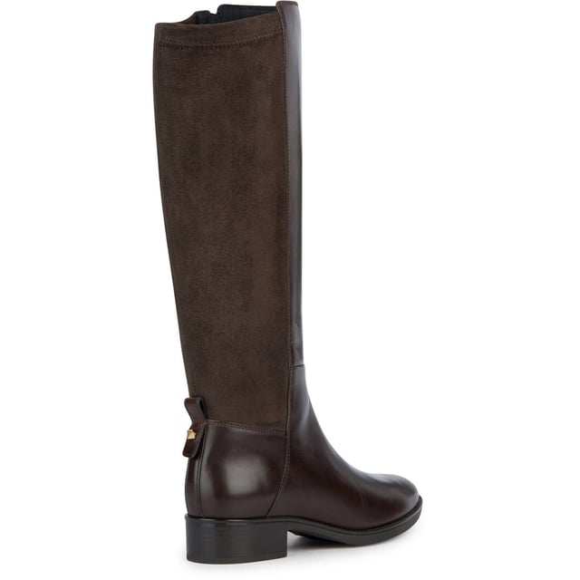 Drawing inspiration from an equestrian aesthetic, Felicity is a casual-looking boot for women. Versatile and comfortable, it has been crafted from leather and stretch microfibre and will prove to be a perfect complement to everyday looks.