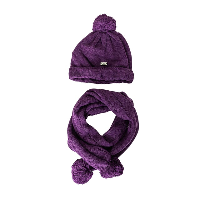 Knitted hat and scarf set.
 Tricot knit hat.
 Metal insert with the brand name.
 Hair tassel on top.
 Scarf.
 Two synthetic fur tassels on the sides.
 Size equivalence:
 30 cm -- 0/1 MONTH
 35 cm -- 3 MONTHS
 42 cm -- 1/3 MONTHS
 46 cm -- 6/9 MONTHS
 48 cm -- 12/18 MONTHS
 50 cm -- 24/36 MONTHS
 53 cm -- 4/5 YEARS
 56 cm -- 6/8 YEARS
 Measures: Length 101 cm - Width 10cm
 Composition: 75% Cotton, 20% Polyamide, 5% Wool
 Care:
- Wash maximum at 30ºC.
 - Iron at medium temperature, max. 110ºC.
 - It is not allowed to use a dryer.
 - Do not use bleach.
 - Does not support dry cleaning.