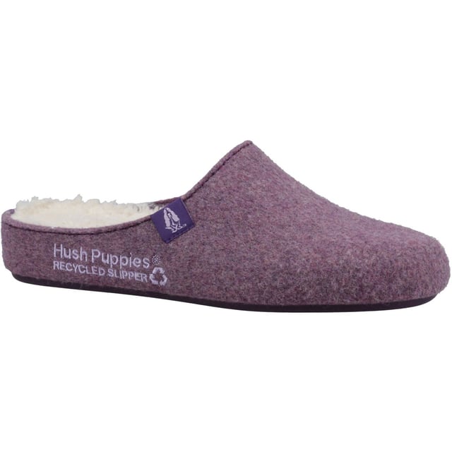 Proudly crafted from 90% Recycled polyester upper and lining. The Good Slipper is a must have this season with its super soft organic cotton sock and 100% recycled foam bed. Made with a durable natural rubber sole for added grip and extra comfort