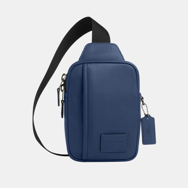 Edge L Pack in Smooth Leather, Inside multifunction pocket, Outside zip pocket,  Length: 13.00 cm,  Width: 5.00 cm,  Height: 19.00 cm