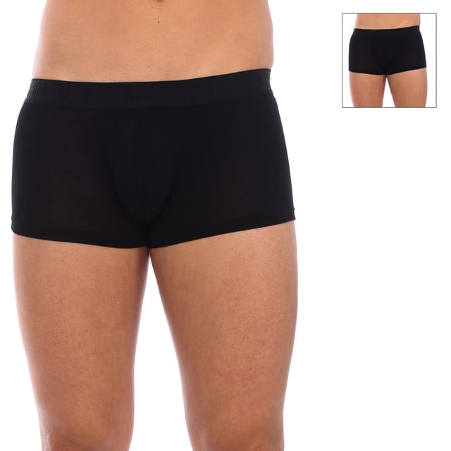 Bikkembergs brand boxers.
 Elastic rubber waistband, with the brand's name embroidered.
 Comfortable and breathable fabric.
 Anatomical front, with the ability to hold without squeezing.
 Seams seen in tone.
 Composition: 97% Viscose, 3% Elastane
 Care:
Wash at maximum temperature 30º.
 -Do not use bleach.
 -Do not dry clean.
 -Allows the use of an iron.
