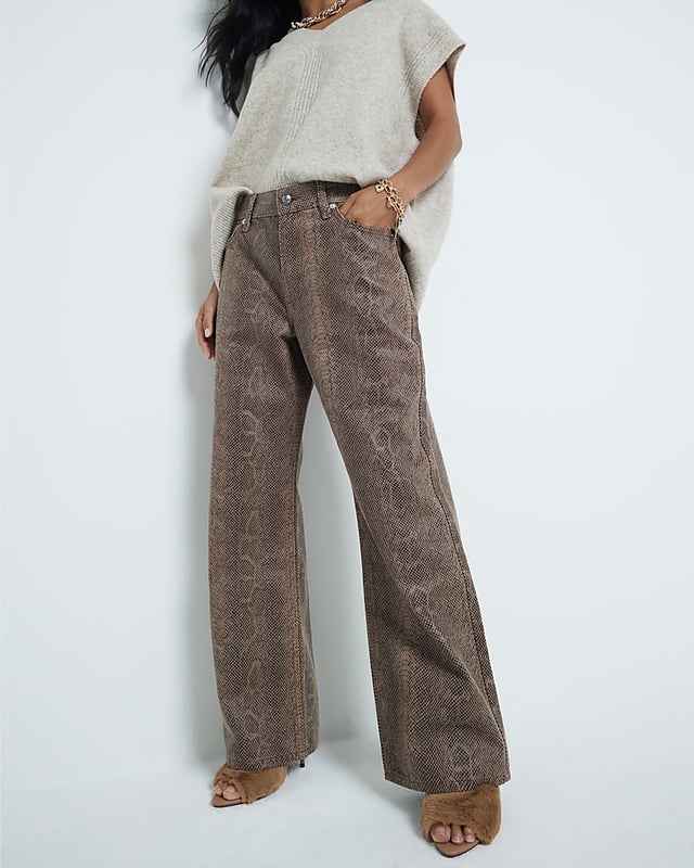 Zip fastening, Pocket detail, Relaxed style, Straight leg, Snake print