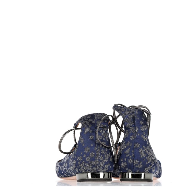 VINTAGE, RRP AS NEW
Indulge in sophisticated charm with the Aquazzura Christy Ballet Flats in Floral Navy Blue Leather. Crafted from luxurious navy blue leather adorned with floral patterns, these flats offer a blend of elegance and whimsy. The iconic lace-up design and pointed toe silhouette create a flattering and feminine look, perfect for both casual outings and special occasions.

Aquazzura Christy Ballet Flats in Floral Navy Blue Leather
Condition: Very good
Signs of wear: Include Box., Minor markings, Lightly used but very well maintained. Minor mark at soles & creasing, light scuffing at the soles and heels.
Packaging: Box, Dust bag
Color: Blue | navy blue
Material: 
Size: EU/IT40, US10, UK8
Measurements: Insole length: 310
SKU: NAPPUGBSH370340W