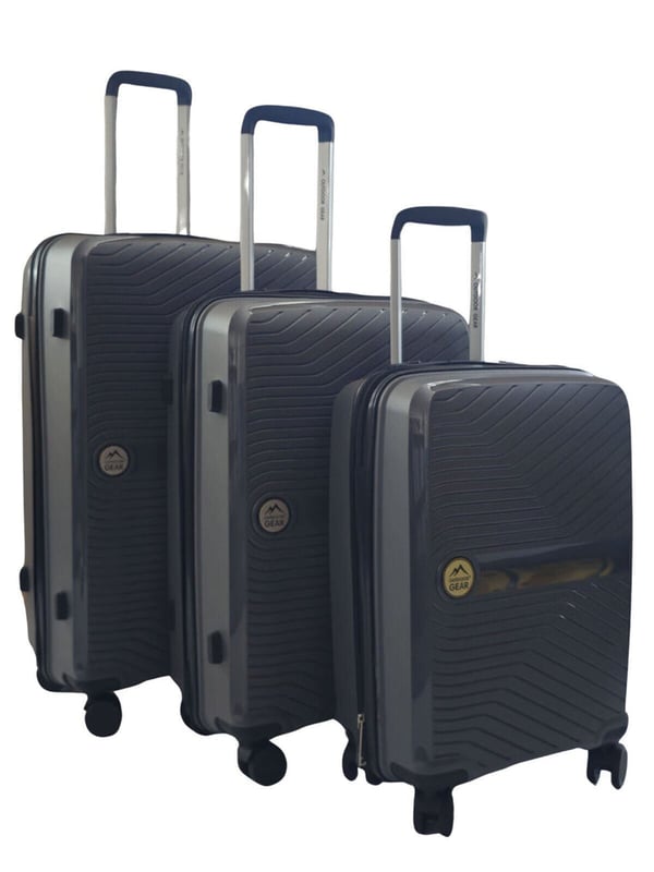 Mejora tu estilo de viaje con nuestra maleta rígida. Combinando robustez y practicidad, este equipaje cuenta con 8 ruedas de suave rodadura y un asa telescópica con botón pulsador, lo que garantiza un deslizamiento sin esfuerzo en tus viajes. Características de diseño: • Exterior llamativo para una declaración de moda. • 8 ruedas de suave rodadura y asa telescópica para una navegación perfecta. • Ruedas giratorias de 360 ​​grados sin esfuerzo para una maniobrabilidad rápida. • Cerradura de combinación integrada para mayor seguridad y tranquilidad. • Lujoso forro completo suave al tacto y bolsillo interior con cremallera para un embalaje organizado. • Fabricado con material de carcasa rígida de polipropileno ultrarresistente para mayor durabilidad. Experimente la máxima comodidad con correas de embalaje elásticas, que mantienen su ropa segura durante el tránsito. Ya sea en aeropuertos o estaciones de tren, esta maleta combina elegancia con funcionalidad para una experiencia de viaje refinada. TAMAÑOS: CABINA 20": 55 x 35 x 22 cm, 2,5 kg. 42 litros MEDIANO 24”: 65 x 44 x 25 cm, 3,3 kg. 72 litros GRANDE 28”: 76 x 50 x 29 cm, 4,2 kg. 110 litros - NOTA: Seleccione el tamaño preferido. Los tamaños se venden individualmente, no en juegos.