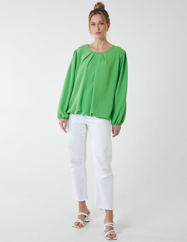 A elasticated blouson hem blouse perfect for those more casual days! This oversized top is a perfect through on and go option!