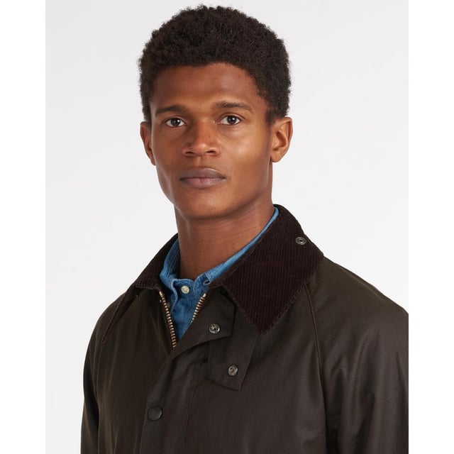 At the very heart of the Classic collection and a firm favourite year after year, the Classic Bedale is made using Barbour's 6oz Sylkoil.
Originally introduced for riding, this relaxed-fit jacket is now a seasonal staple in town and country alike, with a mediumweight waxed cotton outer that's comfortable to wear and offers robust weather protection. The two-way front zip is reinforced by hardy stud fastenings to seal out wind and rain, while moleskin-lined handwarmer pockets and generous bellow pockets are winter must-haves. A sit-down collar in signature corduroy creates a smart appearance, but can also be raised for additional protection in bad weather, with a luxurious feel against the face and throat.
Retaining unmistakeable Barbour authenticity, the Classic Bedale features a 100% cotton lining in the Original Classic Tartan print, adding an eye-catching heritage detail. This traditional men's waxed jacket is compatible with Barbour's zip-in liners and optional hoods, for all-round versatility.

100% waxed cotton outer
Pure cotton lining
100% cotton sleeve lining
Inner ribbed sleeves
Two way zip
Corduroy collar
Two handwarmer pockets
Two large bellow pockets
Back length: 76 - 81cm's | 30" - 32"
Studded for optional hood
Interactive zip