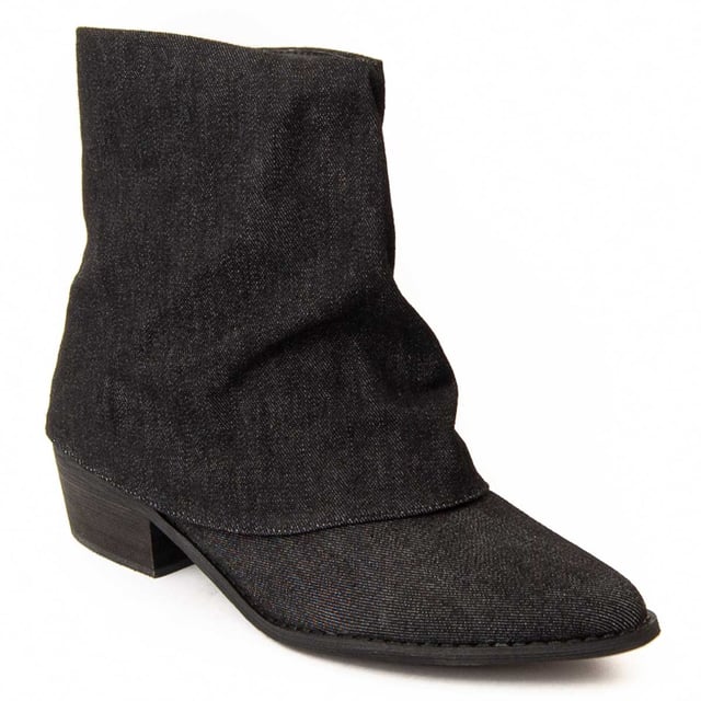 Heeled ankle boots for women. Comfortable fit. Made with vegan materials. Made by other brands for our brand. Approximate measurements: 4 cm heel, 16 cm shaft height, and 10 cm shaft width.