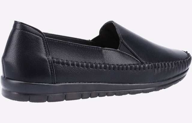 A simple yet versatile espadrille inspired loafer. A comfortable slip-on style with twin gussets and lightweight flexible EVA sole.
Smooth leather upper
Slip on casual shoe with twin elastic gussets.
Lightweight EVA sole