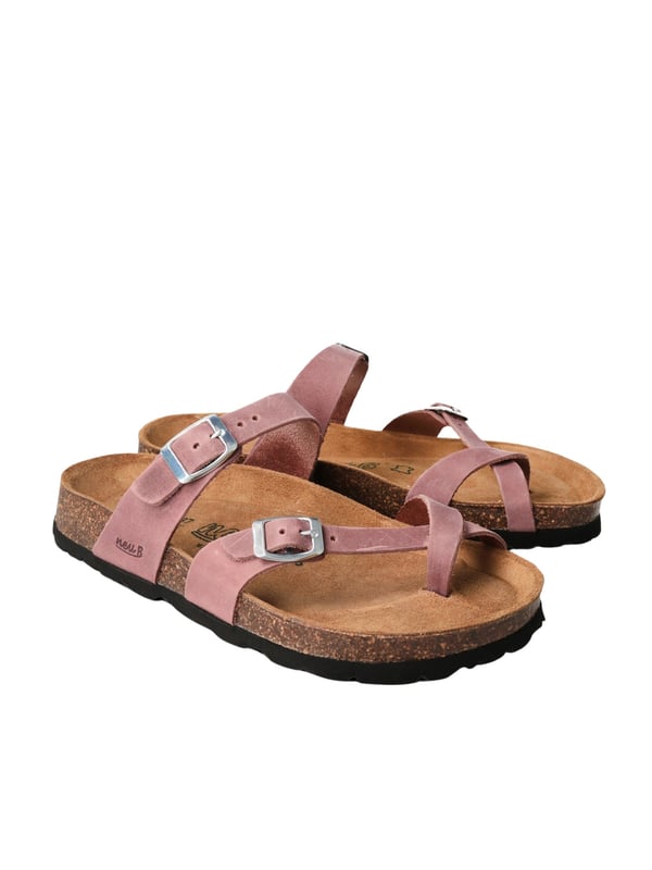 Beleef de zomer met deze stijlvolle damessandalen! Het lichtgewicht ontwerp maakt ze comfortabel om te dragen, ideaal voor warme dagen. Hoogwaardige bandjes van splitleer geven de sandalen een verfijnde look en duurzaamheid. De verstelbare bandjes bij de grote teen en over de hele breedte van de voet bieden comfort en stabiliteit, terwijl de spikesluitingen een pasvorm op maat mogelijk maken voor een perfecte pasvorm. De moderne teenscheider voegt een trendy touch toe en voorkomt uitglijden. Het kurken voetbed vormt zich naar de vorm van je voet en biedt de hele dag uitzonderlijk comfort. Deze sandalen kunnen op allerlei manieren worden gecombineerd, met zomerjurkjes, shorts of jeans. Perfect voor het strand, de stad of een rustige wandeling. Geniet van stijl en comfort in een unieke sandaal!