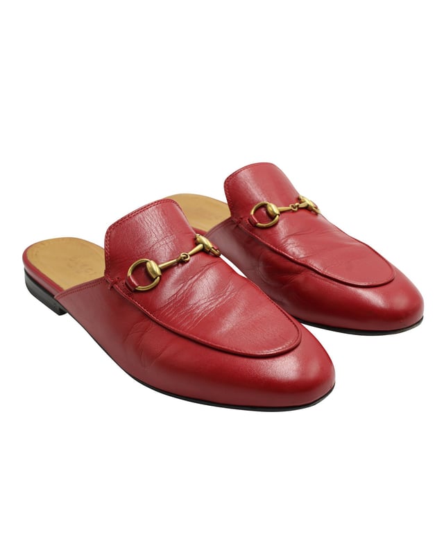 VINTAGE, RRP AS NEW
Made in Italy, iconic and timeless design, bold red color leather with some small creasing. sole has visible signs of usage, comes with original box. 
Gucci Red Mules with Horsebit
Color: red
Material: Leather
Condition: good
Size: 38
Sign of wear: No
SKU: 115393 / SVSGSH190882  
Gucci Red Mules with Horsebit
Color: red | red
Material: Leather | Leather
Condition: good
Size: One Size | One Size
Sign of wear: No
SKU: 444442 / SVSGSH190882 / SVSGSH190882