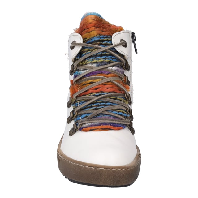 Unsere weiße Stiefelette ist das perfekte Accessoire für Dein Freizeit-Outfit im Herbst und Winter. Wir fertigen diese weiße Stiefelette aus langlebigem Nappa-Leder. Der praktische Reißverschluss dient einem festen Halt im Schuh. Für die kalten Tage ist der Schuh mit flauschigem Plüsch warm gefüttert. Die herausnehmbare Sohle kannst Du im Handumdrehen wechseln. Aufgrund der Machart AGO bietet Maren 06 eine ideale Passform. Wenn Dir die Schuhweite F zu schmal und die Weite H zu breit sind, ist dieser Schuh für Dich perfekt. Wherever you go - dieses alltagstaugliche Modell Maren 06 begleitet Dich durch dick und dünn.