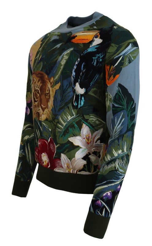 Fantastisk Dolce & Gabbana tröja  
Tillverkad i Italien  
Flerfärgad broderad design med djungelmönster  
Pullover med rund hals  
Logodetaljer  
Hög craftsmanship  
Material: 63% ull 37% siden  
Exklusiv och lyxig  
Perfekt för alla tillfällen  
Uppgradera din stil