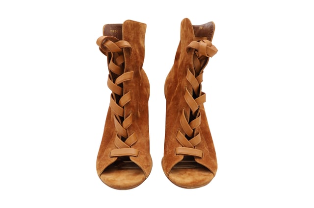 VINTAGE, RRP AS NEW
Infuse your summertime edit with bold 1980s-inspired glamour with these ankle boots from Gianvito Rossi. Crafted from soft beige suede, they are finished in an open-toe design with a lace-up cut-out detail. Set on a mid-height block heel, they are best worn with a midi skirt or classic jeans.

Gianvito Rossi Brooklyn Peep-Toe Ankle Boots in Brown Suede
Condition: excellent
Sign of wear: light wear on soles
SKU: 123962   
Size: US8.5
Material: suede