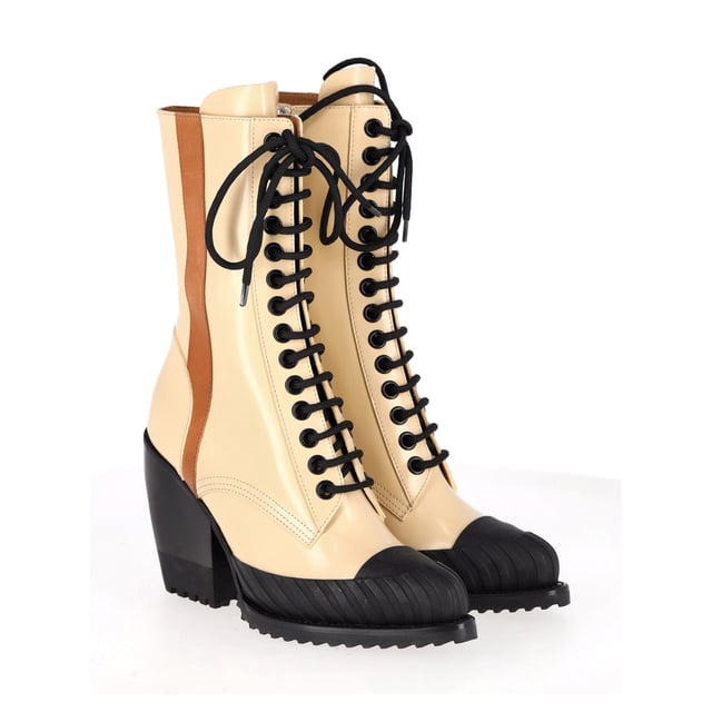 VINTAGE, RRP AS NEW
Rylee's pointed-toe ankle boots are crafted in shiny calfskin leather, and feature a contrasting band of leather down the side. The sturdy rubber sole  and rubber toe caps ensure you're perfectly equipped for an urban adventure, while the padded tongue make every step comfortable.
Chloe Rylee Lace Up Ankle Boots in Cream Calfskin Leather
Condition: Excellent with dust bag and box
Sign of wear: Very light wear on the soles
Material: Calfskin Leather
Color: Cream
Size: EU38.5 / UK5.5 / US8.5
SKU: 273547
