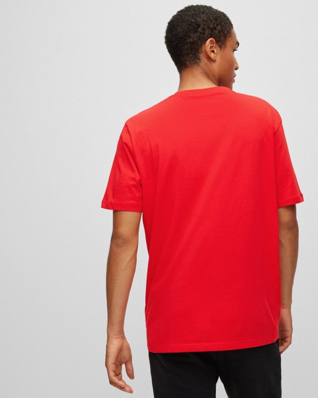 Offered in a straight fit, this T-shirt is crafted in pure-cotton jersey and printed with a contrasting HUGO logo across the chest.
Regular fitCrew neckShort sleeves
100% Cotton
50467556