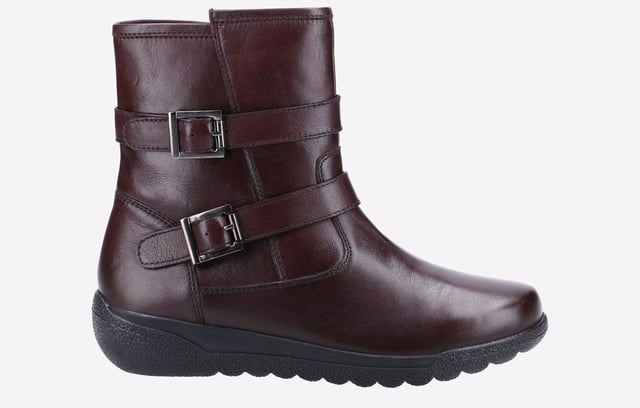 Stay effortlessly stylish with these lightweight double buckle side zip ladies mid boots from Fleet & Foster. Zambia is a simplistic design with leather uppers, memory foam footbed and soft-touch warm suede lining is gentle on tights and feet.
- Leather Upper- Side Zip- Memory Foam Footbed- Wide Fit