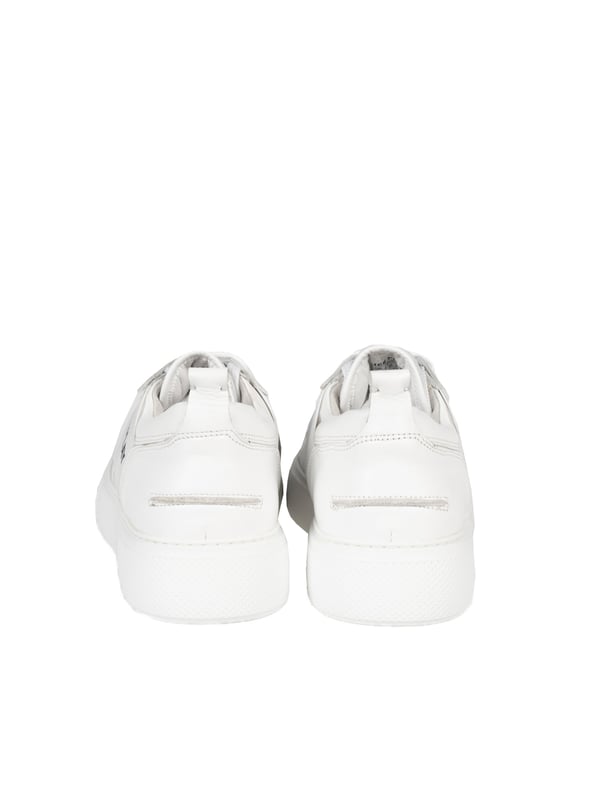 Atadas con cordones para un ajuste perfecto y comodidad, estos zapatos son una excelente elección tanto para estilos de diario como para ocasiones más formales.

La puntera redonda da a los zapatos un aspecto clásico y elegante, mientras asegura comodidad para los dedos, lo que los hace ideales para llevar durante largos períodos.

En la lengüeta y a los lados el nombre de la marca, lo que añade un carácter único a los zapatos y permite expresar de manera sutil tu estilo y aprecio por la calidad.

La suela con logo no solo proporciona una excelente adherencia y durabilidad, sino que también destaca el cuidado por los detalles y la alta calidad de la fabricación.

Hechos de cuero natural de alta calidad y tela, estos zapatos ofrecen una durabilidad excepcional, estilo y comodidad, haciéndolos una inversión a largo plazo.

Empaquetados en una caja de la marca, lo que los convierte en una idea de regalo perfecta o en una adición elegante a tu guardarropa, protegiéndolos de daños.