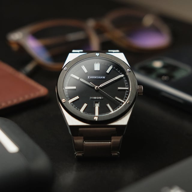 A sports watch that is at home at any occasion. Sophisticated, well built with a strong sense of geometry and proportion, this is a watch for all seasons.