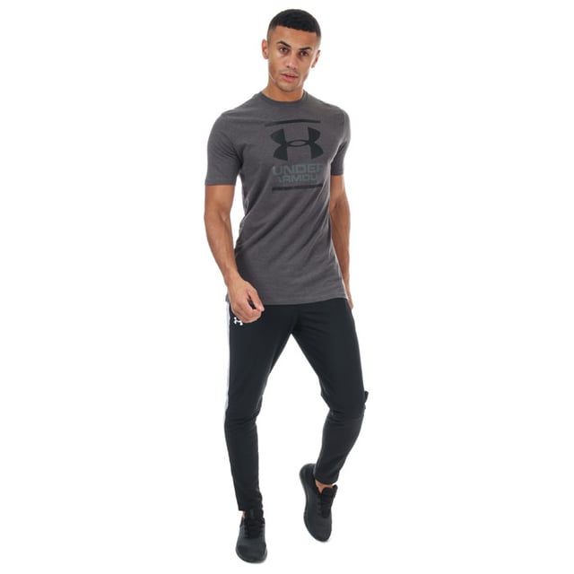 Mens Under Armour GL Foundation SS T-Shirt in Grey.<BR><BR>- HeatGear fabric wicks sweat and regulates body temperature.<BR>- Charged Cotton® has the comfort of cotton  but dries much faster.<BR>- 4-way stretch construction.<BR>- Crew neck.<BR>- Ribbed collar.<BR>- Short sleeves.<BR>- UA branding to chest.<BR>- Loose: Fuller cut for complete comfort.<BR>- Shoulder to hem approx. 27in<BR>- 60% Cotton  40% Polyester. Machine Washable.<BR>- Ref: 1326849019<BR><BR>Measurements are intended for guidance only.