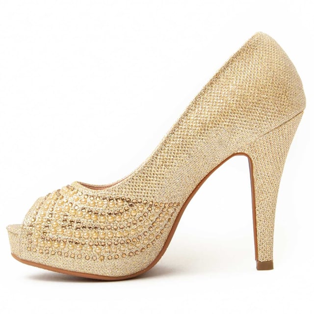 Hakken voor dames. Comfortabele pasvorm. Gefabriceerd door andere merken voor ons merk. Geschatte afmetingen: 11 cm hak en 2 cm platform.