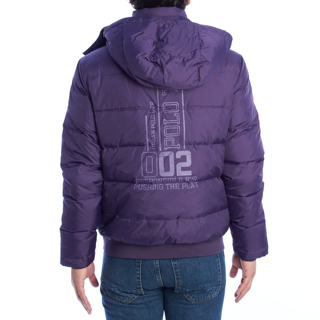 Gewatteerd herenjack van La Martina.

 Een functioneel en modern ontwerp kenmerkt deze gewatteerde jas van La Martina, ideaal om stijl en warmte te behouden tijdens de winter.

 Details:

 - Gemaakt van hoogwaardige, windbestendige buitenstof, ideaal voor lage temperaturen.
 - De gewatteerde voering biedt uitstekende thermische bescherming.
 - Afneembare capuchon met rits en drukknoopsluiting.
 - Ritssluiting aan de voorkant en extra overslag met drukknopen voor extra windbescherming.
 - Zijzakken met ritssluiting.
 - Binnenzakken met ritssluiting.
 - Onderscheidend La Martina borduursel op de borst en grafisch detail op de rug, dat de unieke stijl van het merk benadrukt.
 - Elastische geribde manchetten en zoom.

 Deze gewatteerde herenjas van La Martina combineert warmte, stijl en functionaliteit, waardoor het de perfecte keuze is voor wie op zoek is naar een veelzijdig en stijlvol winterkledingstuk.
 Samenstelling: Stof: 100% Polyamide; Voering: 100% Polyester; Vulling: 80% Dons, 20% Veer
 Onderhoud:
- Machinewasbaar in koud water.
 - Gebruik een mild wasmiddel en vermijd het gebruik van bleekmiddel.
 - Gebruik geen droger.
 - Niet direct strijken.