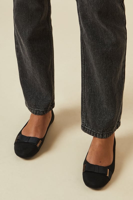 Charming bow detail adorns the front
        Comfortable flat heel (0-2cm height)
        Faux leather construction for durability
        Round toe design for a classic look
        Slip-on style for easy wear
    
    Step out in effortless style with these delightful ballerina flats from Dorothy Perkins. The eye-catching bow detail adds a touch of femininity to any ensemble, making these shoes a versatile choice for various occasions. Pair them with dark wash jeans and a flowy blouse for a chic brunch look, or wear them with a knee-length dress for a baby shower. The comfortable flat design ensures you can stay on your feet all day, whether you're running errands or meeting friends for coffee. These ballerinas are perfect for the fashion-conscious woman in her 30s who values both style and comfort. Their classic silhouette allows for easy transition from day to night, making them an ideal choice for family gatherings or casual outings. Embrace the trend-setting yet modest aesthetic of Dorothy Perkins with these charming flats that offer both elegance and practicality.