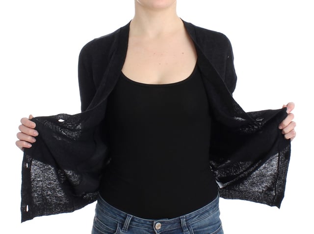 Gorgeous brand new with tags C&#8217;N&#8217;C Lightweight cardigan Made with 40% Alpaca wool 30% Wool and 25% PA Stylish gray color Deep V-neck Logo details Comes with original tags and store bag
Material: 40% Alpaca wool 30% Wool 25% PA
