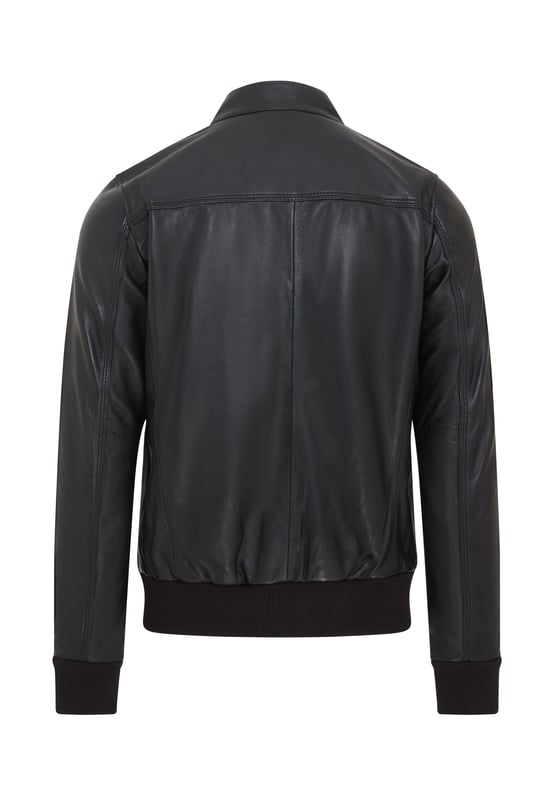 Esta chaqueta bomber para hombre, confeccionada en piel de napa de cordero de primera calidad, combina el encanto vintage con un diseño moderno. Tiene cuello alto con cierre de botón, cremallera en la parte delantera y dos bolsillos externos con cremallera y dos bolsillos internos para mayor comodidad. Los puños y el dobladillo acanalados garantizan un ajuste cómodo y ceñido, lo que la hace perfecta para salidas informales o eventos semiformales. Ya sea que busques un estilo universitario retro o una estética elegante de motociclista, esta chaqueta ofrece un atractivo atemporal y una artesanía duradera. Una prenda esencial del guardarropa para los entusiastas del cuero que aprecian el estilo, la funcionalidad y la calidad. Piel de cordero napa de primera calidad para una sensación suave y lujosa Chaqueta bomber de inspiración vintage con una estética retro universitaria y de motociclista Cuello alto con cierre de botón para mayor estilo Dos bolsillos externos funcionales con cremallera con dos bolsillos interiores Puños y dobladillo acanalados para un ajuste ceñido y personalizado Cierre frontal elegante con cremallera para un uso sin esfuerzo Diseño versátil adecuado para salidas informales y eventos semiformales Duradero y elegante para un uso duradero Una combinación perfecta de encanto retro y moda moderna