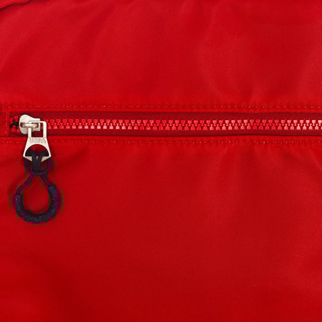 Men's shoulder bag from the U.S. POLO ASSN brand.
 Synthetic material exterior.
 Top zipper closure.
 Front exterior: One pocket with zipper closure.
 Rear exterior: One pocket with zipper closure
 Front interior: One pocket with zipper closure.
 Back interior: One open pocket.
 Adjustable strap with brand print.
 Brand logo on the front.
 Measures: 25x29x4cm
 Composition: 100% Nylon
 Care:
Clean with a wet cloth.