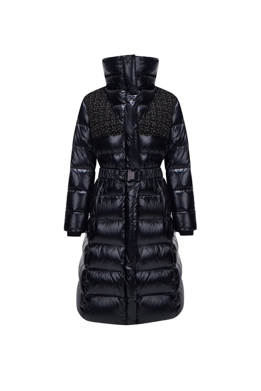 Elevate your urban commute with the Women's Premium Puffer Goose Down Jacket. Featuring low-saturation colour and artful pleats, this jacket exudes quiet luxury, blending simplicity with sophistication for a refined, yet understated look.