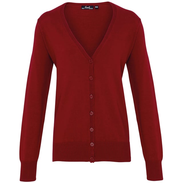 Dames vest met lange mouwen en V-hals. Zacht gevoel/katoenrijk garen. Fijnmazige breiwerk. Knoopsluiting. 7 knoopsluiting. Eigentijdse styling. Ingezet in mouwen. 40°C Huishoudelijk wassen. Borstomvang 8 - 31,5, 10 - 33, 12 - 34,5, 14 - 36, 16 - 38, 18 - 39,5, 20 - 41, 22 - 42,5, 24 - 44. Stof: 55% Katoen 45% Acrylgewicht: 12 Gauge Knit.