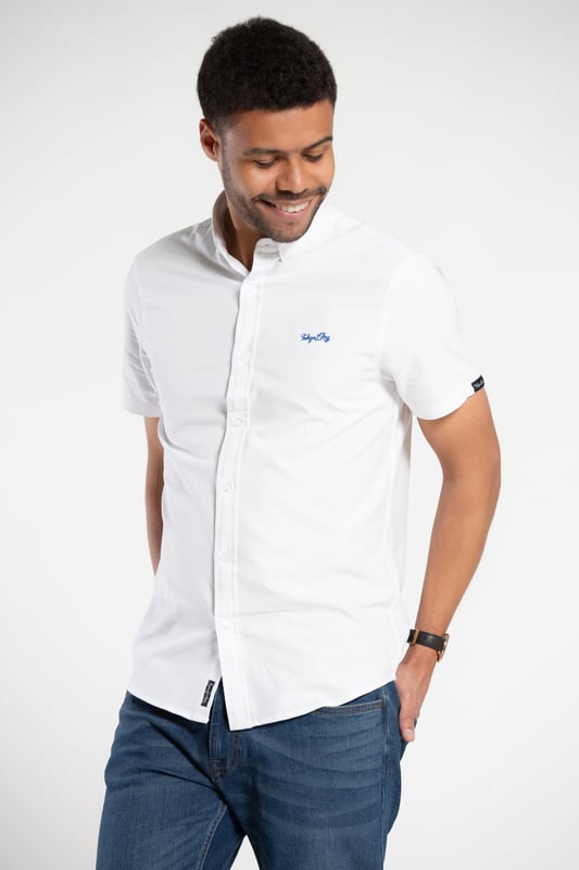Elevate your casual style with this oxford shirt from Tokyo Laundry. Made from 100% cotton, this short-sleeved shirt is perfect for any occasion. The classic design features a comfortable fit and button fastening. Add this versatile staple to your wardrobe today. Machine washable for easy care.