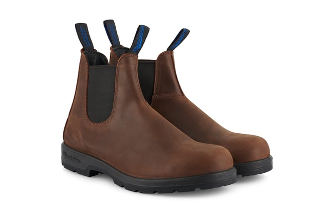 Built to weather the elements, the Blundstone 1477 boots are unmatched as temperatures begin to fall. With fully waterproof premium antique brown leather uppers, these boots will ensure your feet are nice and dry, whether it's snowing, raining or anything in between. In addition, the genuine removable shearling sheepskin footbed is supremely comfortable and with Blundstone's Thinsulate lining throughout the boot, it will help to keep your feet toasty and dry. These added cold-weather features come with the unrivalled comfort, durability and style that you have come to expect from Blundstone boots, with durable TPU outsole for enhanced traction on slippery terrains, and the patented SPS Max Comfort system for reduced wearer fatigue and increased comfort.A staple for any cold-weather wardrobe, winter is no match for the Blundstone 1477 thermal boots.  Premium antique brown waterproof leather uppers Waterproof brown elasticated sides and iconic pull tags for easy slip-on Latexed seams to ensure waterproofing Thermal Thinsulate® insulation for warmth Removable shearling sheepskin footbed Highly durable TPU outsole ensures excellent traction on all terrains and outstanding durability Blundstone SPS Max Comfort system for superb comfort Lightweight and comfortable