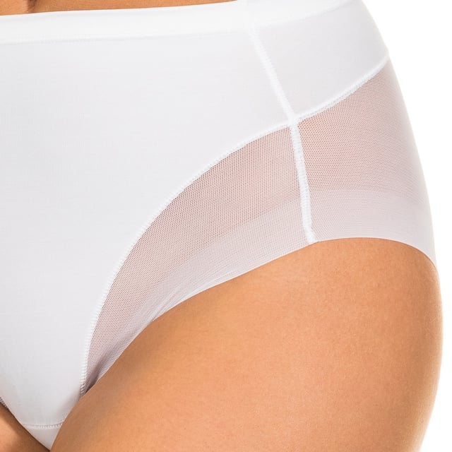 Secrets panties Janira
 Shaping thong effect.
 Elastic waistband.
 Seamless, leaves no mark.
 Thong and panties in a single garment.
 Comfortable and breathable semi-transparent fabric.
 Inner lining.
 Seams seen in tone.
 Composition: 70% Polyamide, 30% Elastane
 Care:
Wash at a maximum temperature of 30º.
 - Do not use bleach.
 - Do not use dryer.
 - Do not iron.
 - Do not dry clean.