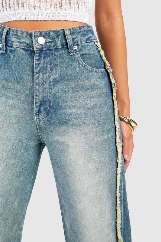 Perfect for a new season update, the wide leg jean is your chance to make an effortless fashion statement when it comes to denim-led outfits. Anything but basic, our high waisted wide leg jeans are made from rigid denim, making them the perfect quality jean for day-to-day 'fits. Step out in retro-inspired wide jeans teamed with a basic white tee and oversized blazer for a look that brings vibes to all your plans. You in a wide leg... we can see it already.Style: Wide Leg JeansFabric: CottonModel's height: 175cm / 5'9"