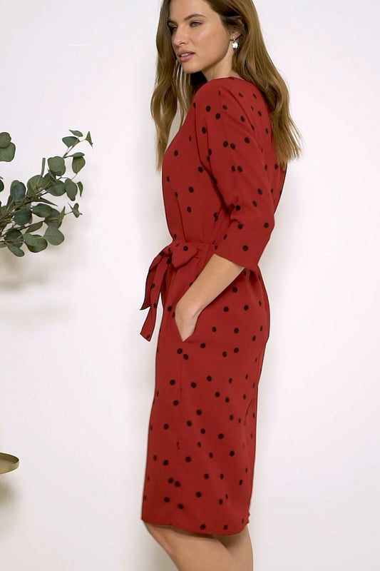 REASONS TO BUY: 

Spots and shift dresses: always in style
Flattering body-skimming fit and 3/4 length sleeves
Tie belt to show off your waist
Pockets, because who doesn't love pockets?
Keep it classic with black court shoes.