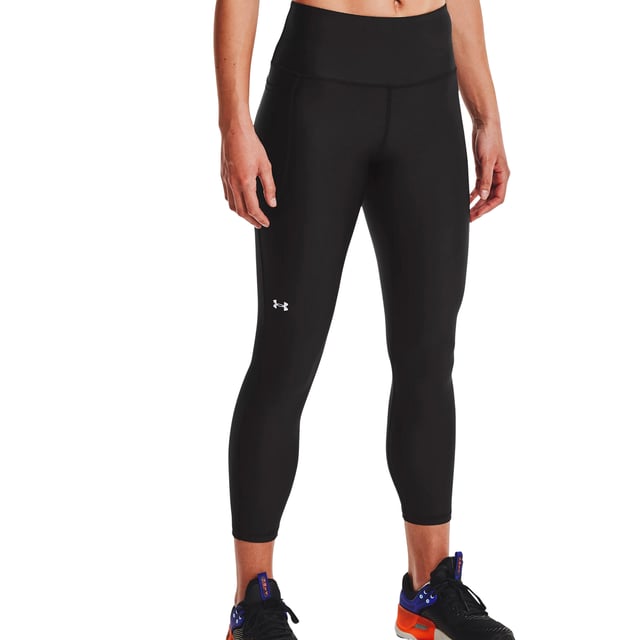 Farbe: Schwarz Schwarz Taille: Details: Seitliche Beuteltasche Verschluss: Kein Verschluss Länge: 7/8 Passform: Slim Verwendung: Fitnessstudio Laufen Spezifikationen: 7/8-Leggings aus ultraleichtem HeatGear®-Gewebe mit 4-Wege-Stretchstruktur, ergonomischen Flachnähten und seitlicher Beuteltasche Verwendung: Fitnessstudio, Laufen Passform: Slim Das Model trägt Größe: XS Körpergröße des Models: 170 cm