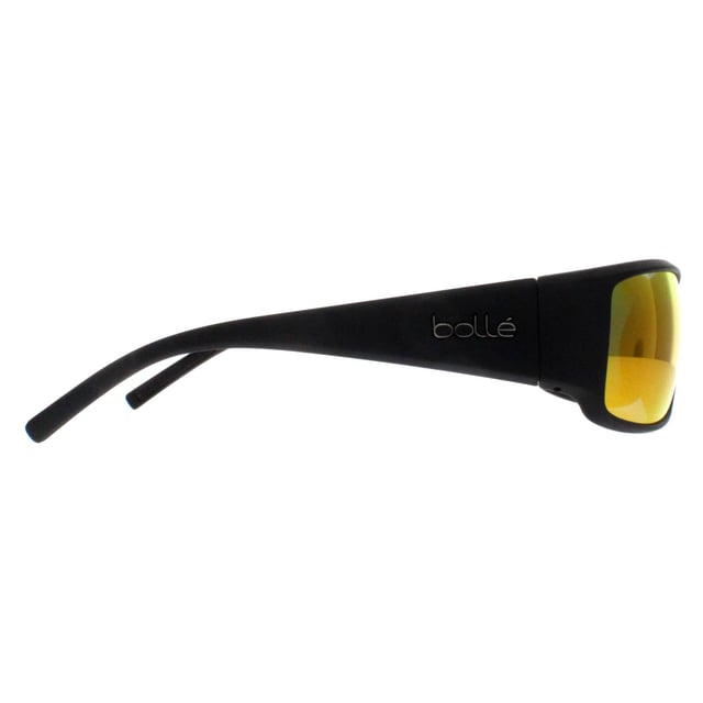 Las gafas Bolle King BS026006 negro mate volt+ rubÃ­ polarizadas son un modelo deportivo envolvente con brazos gruesos y gruesos y con puntas de patilla y plaquetas nasales thermogrip para mayor comodidad.